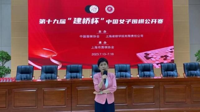 这水很深吧？很凉吧？从四面八方蔓过来，灌进你的眼睛鼻子耳朵里面，你难受吧？害怕吧？哈哈，这一切，拜你所赐，我都已经经历过了。